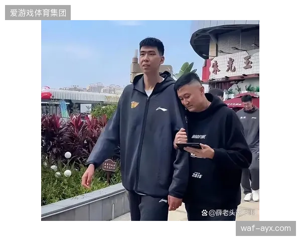 徐昕凭借五项数据生涯新高斩获最具进步球员奖，其场均盖帽数据高居联赛榜首。